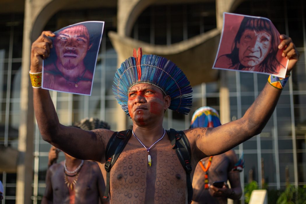 Indígenas do Pará e Amapá marcham ao Ministério da Justiça em Brasília em protesto contra as invasões de seus territórios e os recentes assassinatos de lideranças indígenas. Imagem cortesia de Tiago Miotto/CIMI.