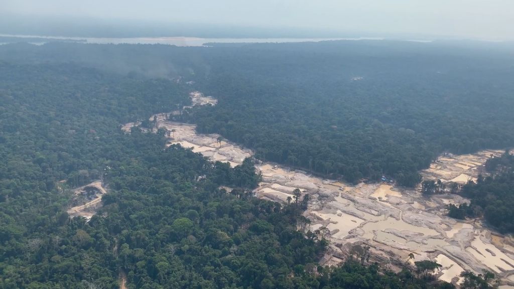 Área de garimpo ilegal na Amazônia, no Alto Tapajós (PA)