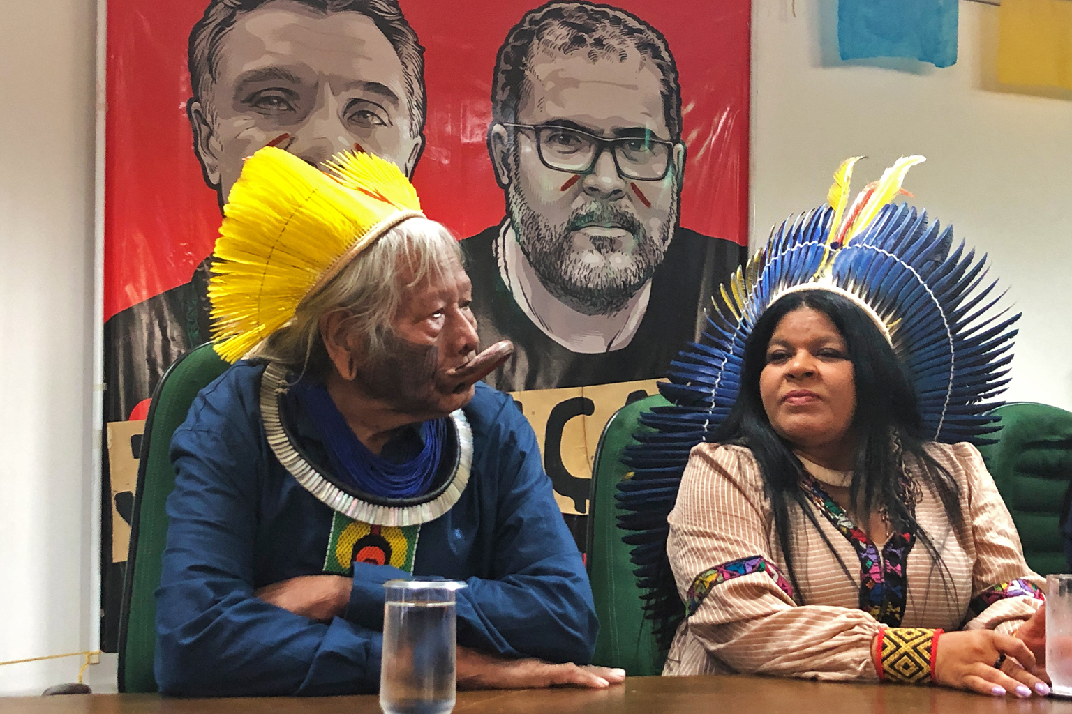 92-year old Indigenous Chief Raoni Metuktire, of the Kayapó people, and Sonia Guajajara at the headquarters of the country's Indigenous affairs agency (Funai) in Brasília. Image by Karla Mendes/Mongabay.